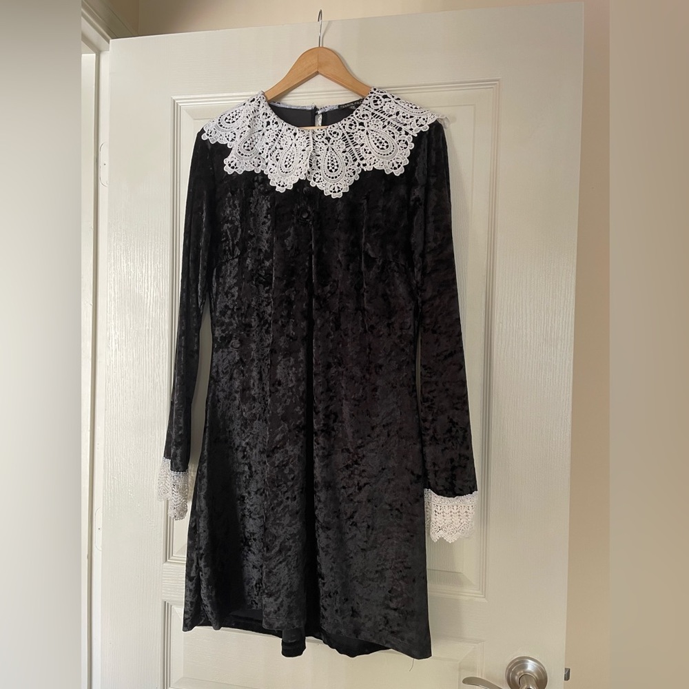 Dolls Kill 2x velvet mini dress with a white lace collar! So cute for Halloween!